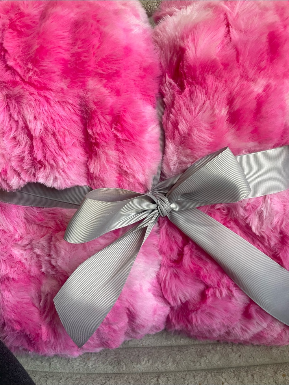 Plush Faux Fur Throw Blanket in Hot Pink with Gray Bow